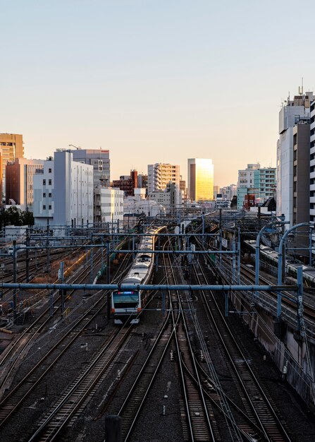 Moderner Zug der Stadtlandschaft Japan