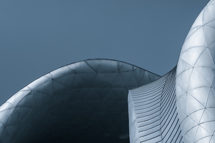Kostenlose Foto modernes gebäude mit himmel im hintergrund