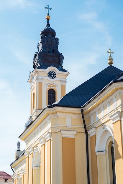 Kostenloses Foto mondkirche in oradea, rumänien