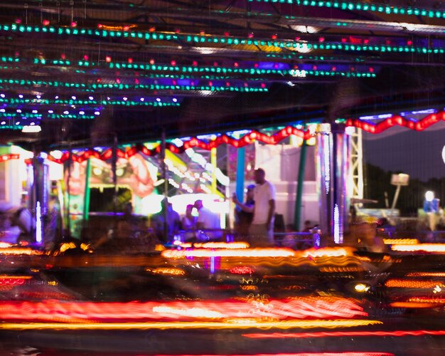 Motion Dodgems Attraktion mit bunten Lampen