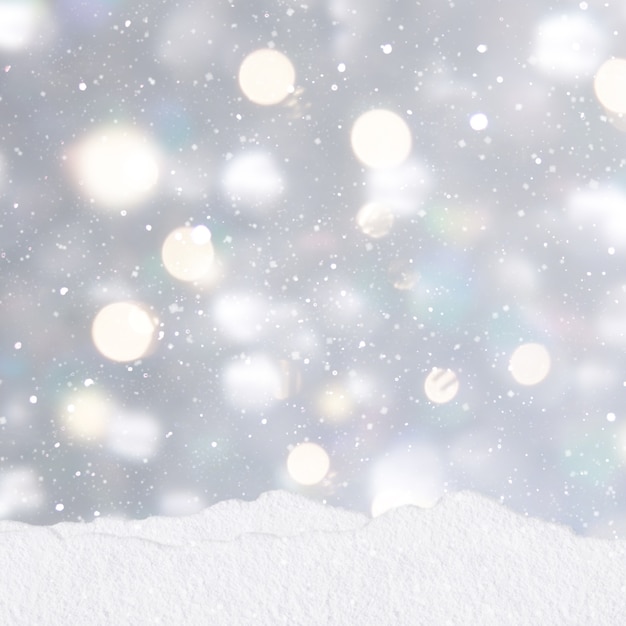 Mounds von Schnee auf einem silbernen Hintergrund Weihnachten