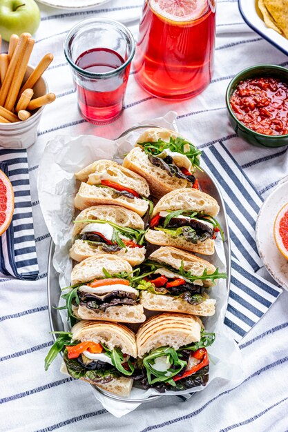 Mozzarella-Schieber, Sommer-Picknick-Sandwiches