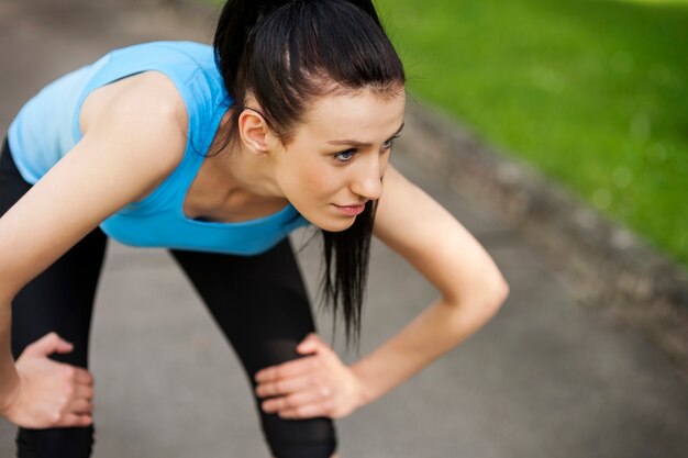 Müde Frau nach dem Joggen