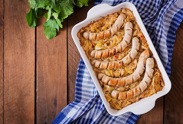 Münchner würstchen mit gebratenem kohl