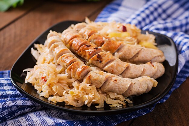 Münchner Würstchen mit gebratenem Kohl