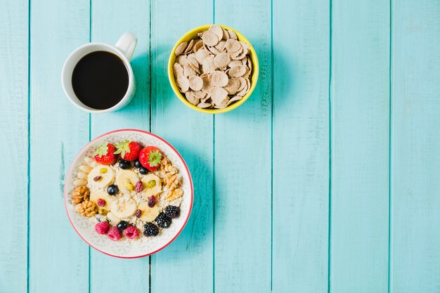 Müsli und Cornflakes