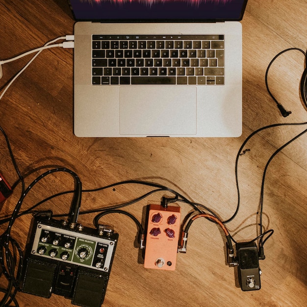 Musikästhetisches aufnahmestudio, laptop und audio-interface hd-bild