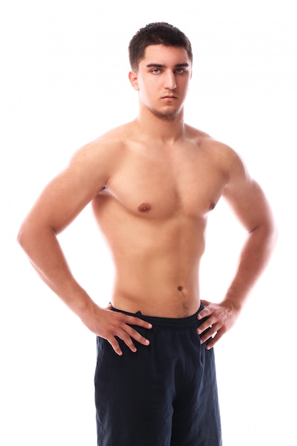 Muskulöser Typ posiert
