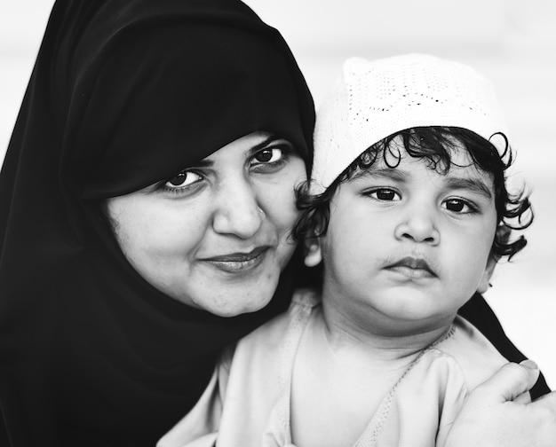 Muslimische Mutter und ihr Sohn