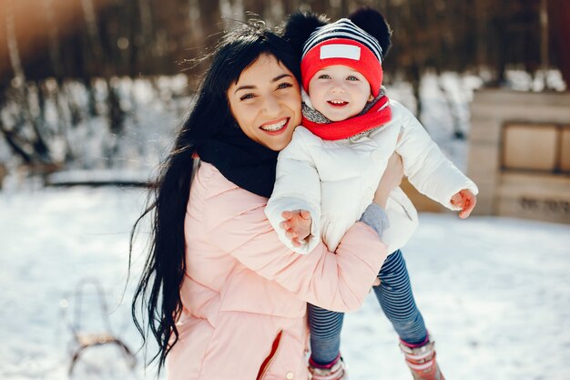 Mutter mit kleiner Tochter