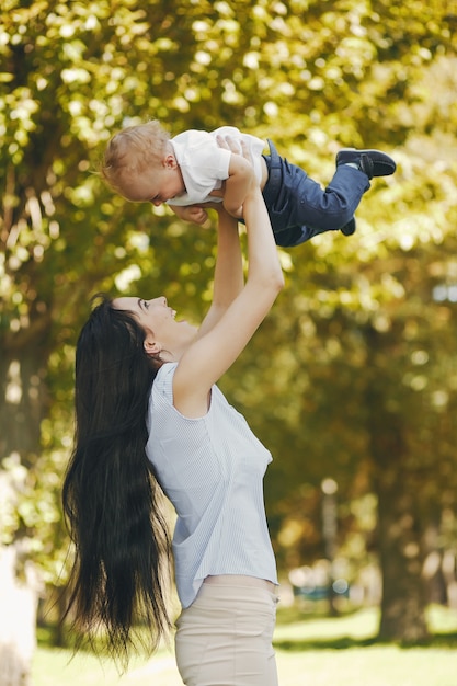 Kostenloses Foto mutter mit sohn