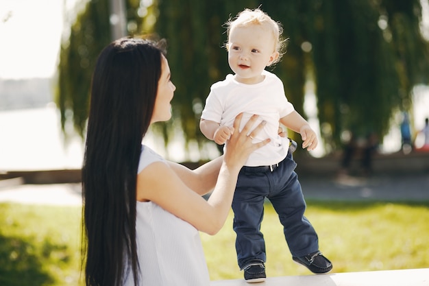 Mutter mit Sohn