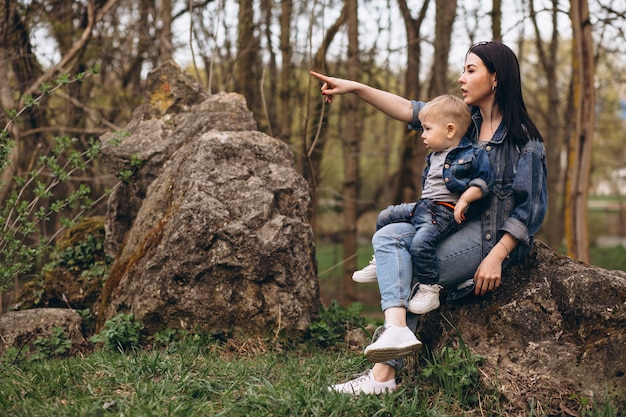 Mutter und Sohn