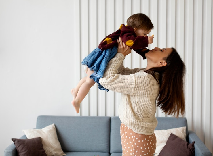 Kostenlose Foto mutter verbringt zeit mit ihrer tochter