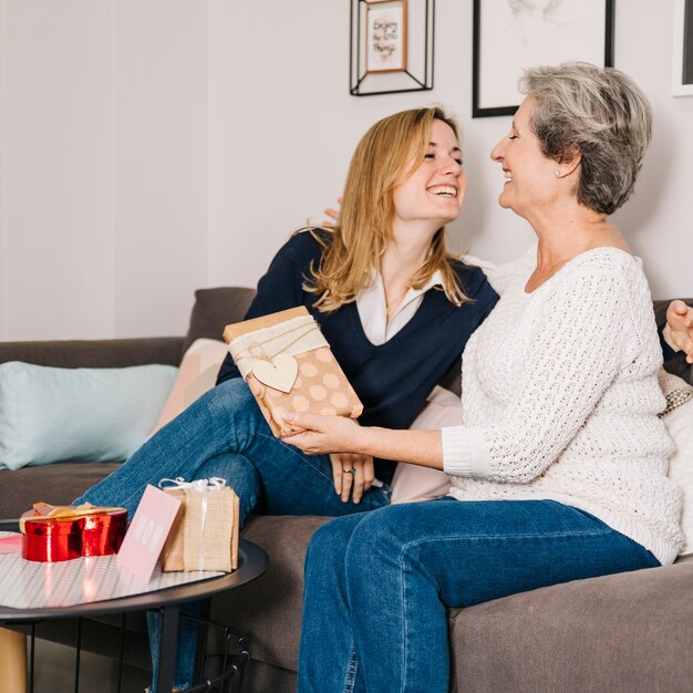 Muttertag Konzept im Wohnzimmer