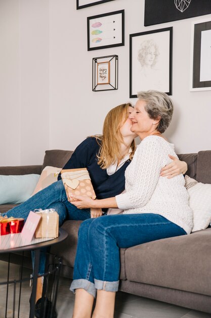 Muttertag Konzept im Wohnzimmer