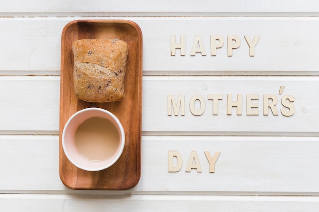 Kostenloses Foto muttertag zusammensetzung mit kaffee und brot