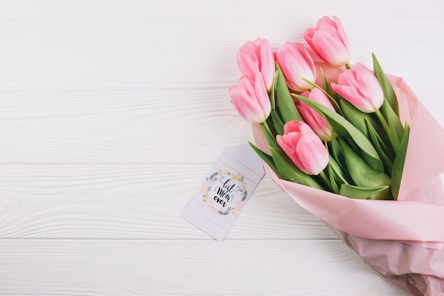 Muttertagkonzept mit rosafarbenem Blumenstrauß