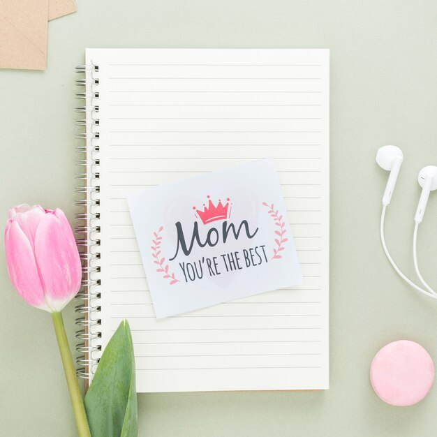 Muttertagskarte auf Notizbuch
