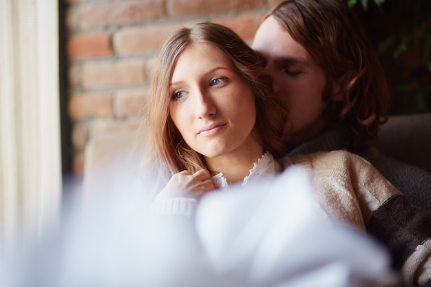 Nachdenklich Frau mit ihrem Freund