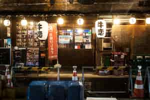 Kostenloses Foto nachts japanisches streetfood-restaurant