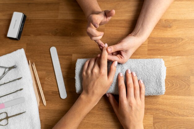 Nagelpflegekonzept mit Werkzeugen