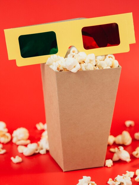 Nahaufnahme 3d Brille mit Popcornbox