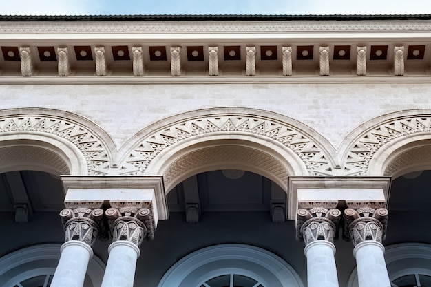 Kostenloses Foto nahaufnahme an der fassade eines alten gebäudes