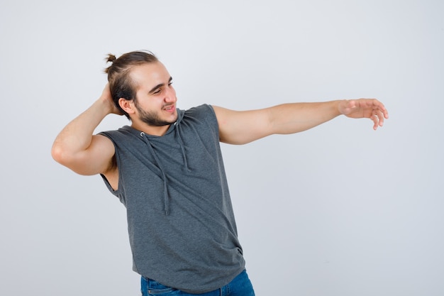 Kostenloses Foto nahaufnahme auf jungen mann, der isoliert gestikuliert