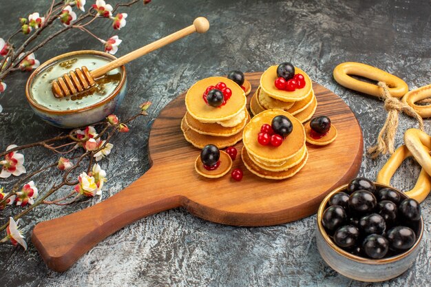 Nahaufnahme auf leckerem Pfannkuchenhaufen