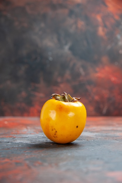 Kostenloses Foto nahaufnahme auf schöne diospyros-kaki-frucht