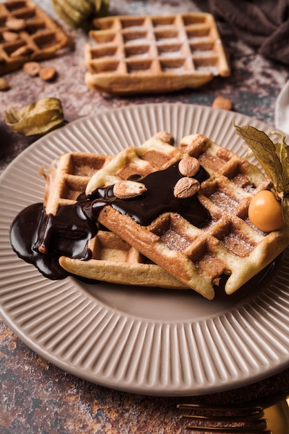 Nahaufnahme belgische Waffel mit Belag