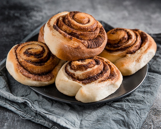 Nahaufnahme der köstlichen Zimtschnecken