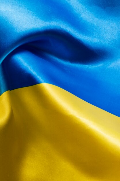 Nahaufnahme der ukrainischen Flagge Stillleben flach liegen