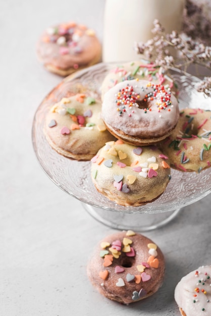 Kostenloses Foto nahaufnahme donuts mit zuckerguss