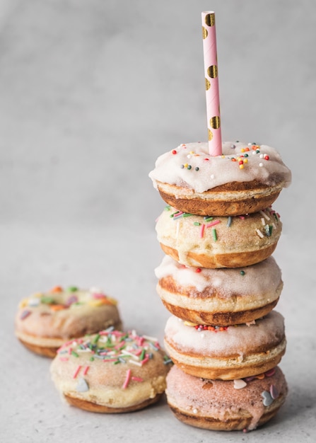 Nahaufnahme Donuts mit Zuckerguss