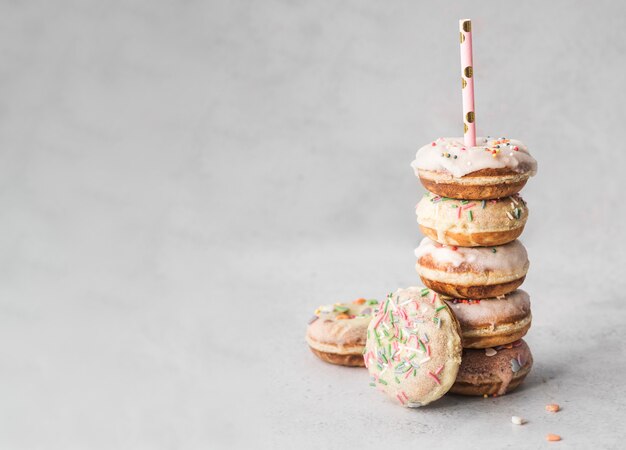 Nahaufnahme Donuts mit Zuckerguss