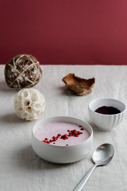 Nahaufnahme einer köstlichen Acai-Müslischale