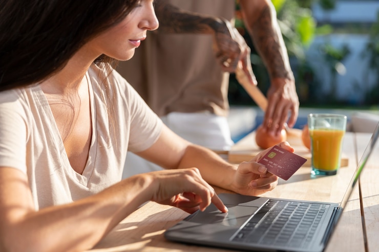 Kostenlose Foto nahaufnahme einer person beim online-shopping
