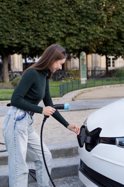 Nahaufnahme eines Elektroautos in Frankreich