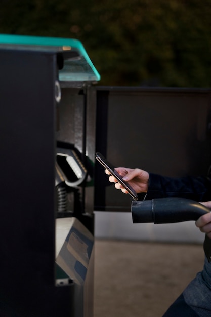 Nahaufnahme eines Elektroautos in Frankreich