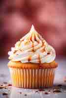 Kostenloses Foto nahaufnahme eines karamellglasur-cupcakes