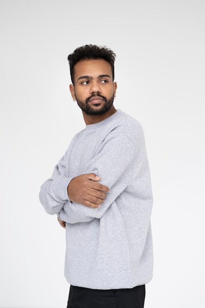 Nahaufnahme eines Mannes in einem Shirt-Mockup