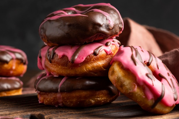 Kostenloses Foto nahaufnahme glasierte donuts