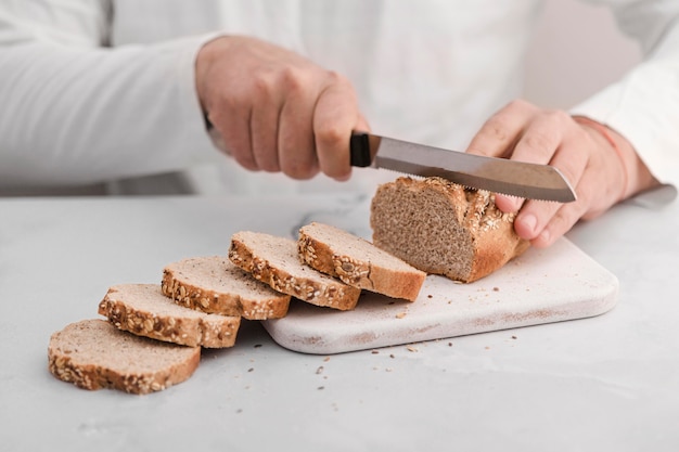 Nahaufnahme Hände mit Messer