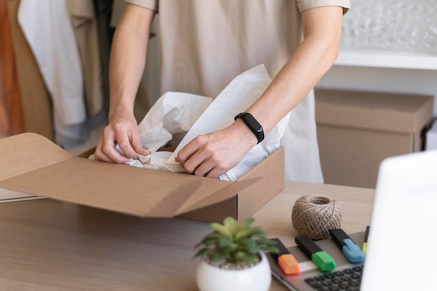 Nahaufnahme hände packen