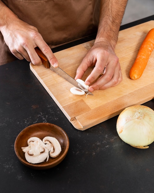 Nahaufnahme Hand mit Messer