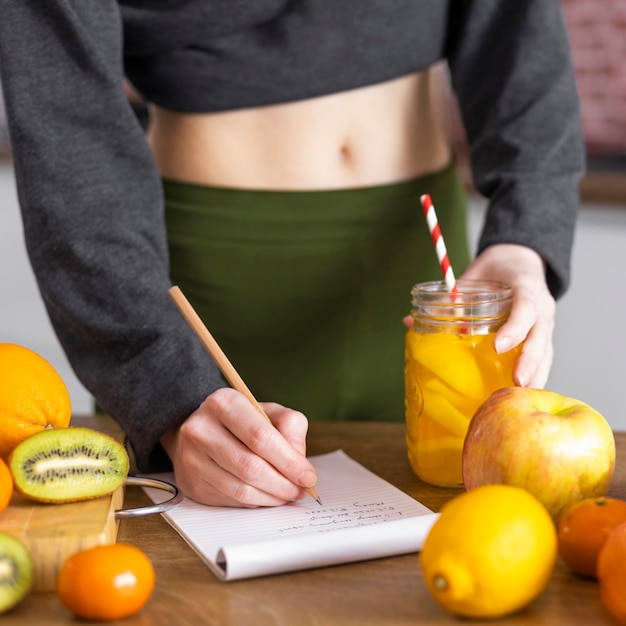 Nahaufnahme Handschrift auf Notizbuch