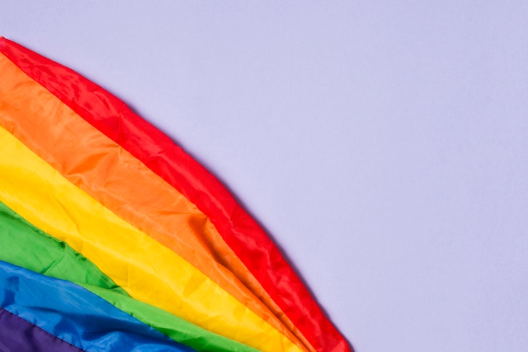 Kostenlose Foto nahaufnahme homosexuell stolz flagge in regenbogenfarben