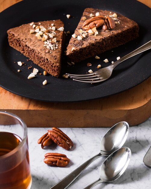 Nahaufnahme leckere Kuchenstücke bereit zum Servieren